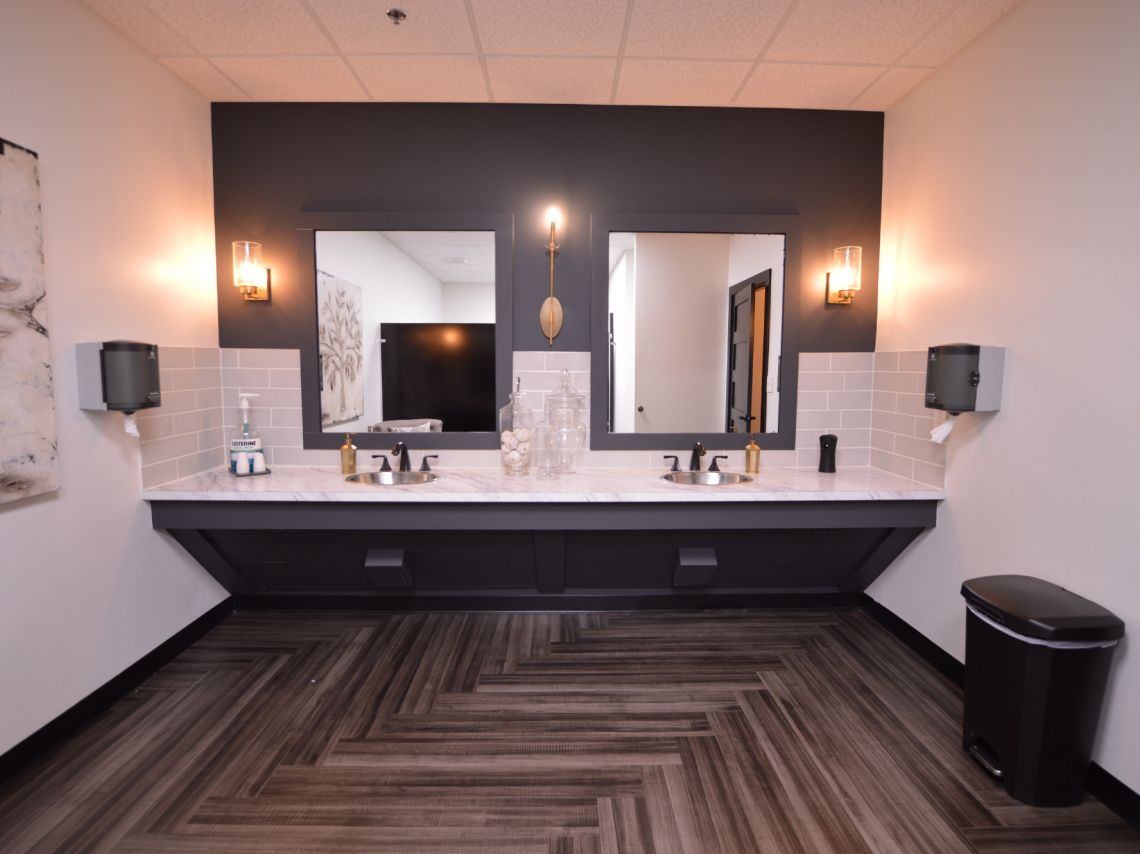 Sanders Team Realty Bathroom design